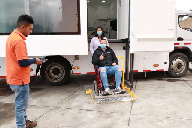 En Bogotá empezaron a rodar unidades móviles de atención en salud mental Se trata de las unidades móviles de atención primaria en salud (MAPS), con énfasis en Salud Mental, puestas en marcha por la Secretaría Distrital de Salud, en el marco del modelo territorial de salud “Salud a Mi Barrio, Salud a Mi Vereda”.