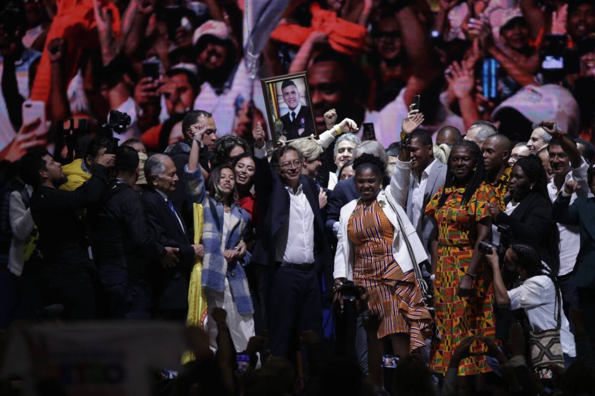 "A partir de hoy Colombia será otra": Gustavo Petro Gustavo Petro fue el ganador de las elecciones de 2022, el nuevo presidente de Colombia por los próximos cuatro años, en sus primeras palabras como próximo mandatario del país, agradeció a los diferentes sectores y familiares.