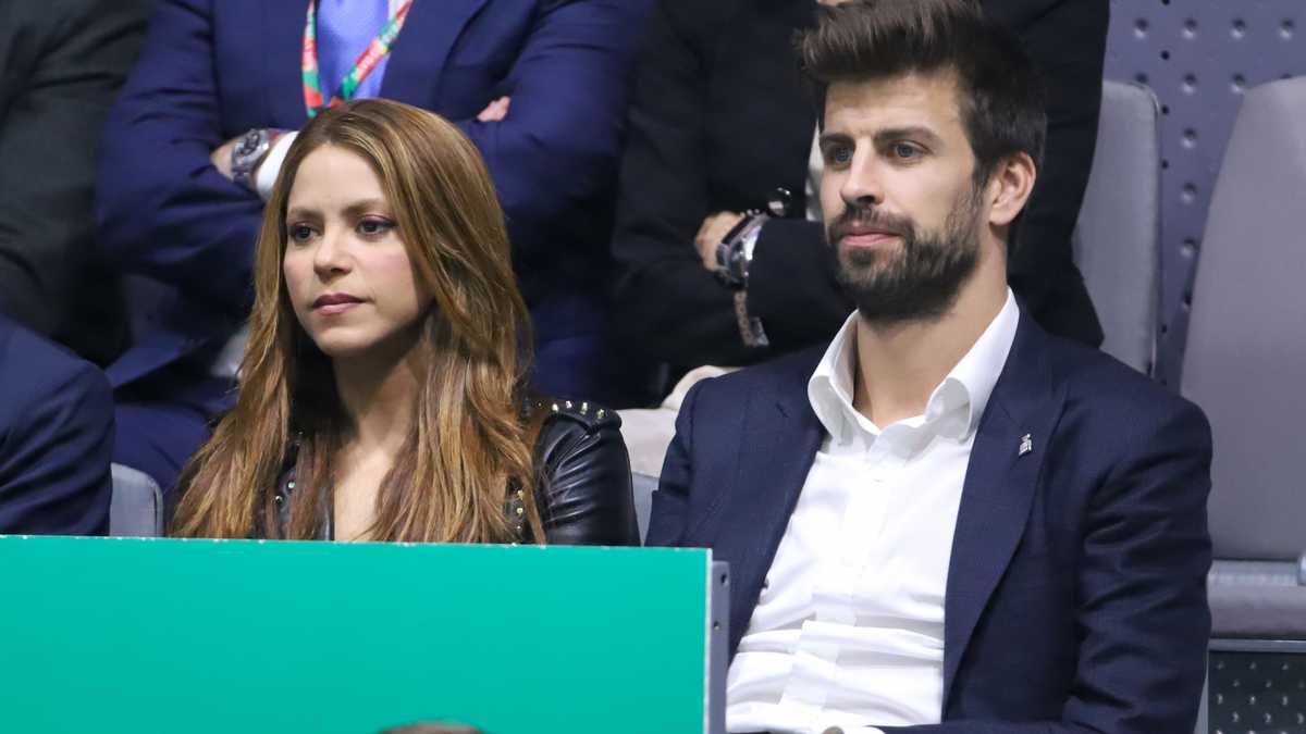 Afirman que Piqué salía con la madre de un compañero de equipo Continúa la novela de la supuesta infidelidad por parte del futbolista español Gerard Piqué a Shakira. Un periodista señaló que el jugador habría salido con la madre de un compañero de equipo.