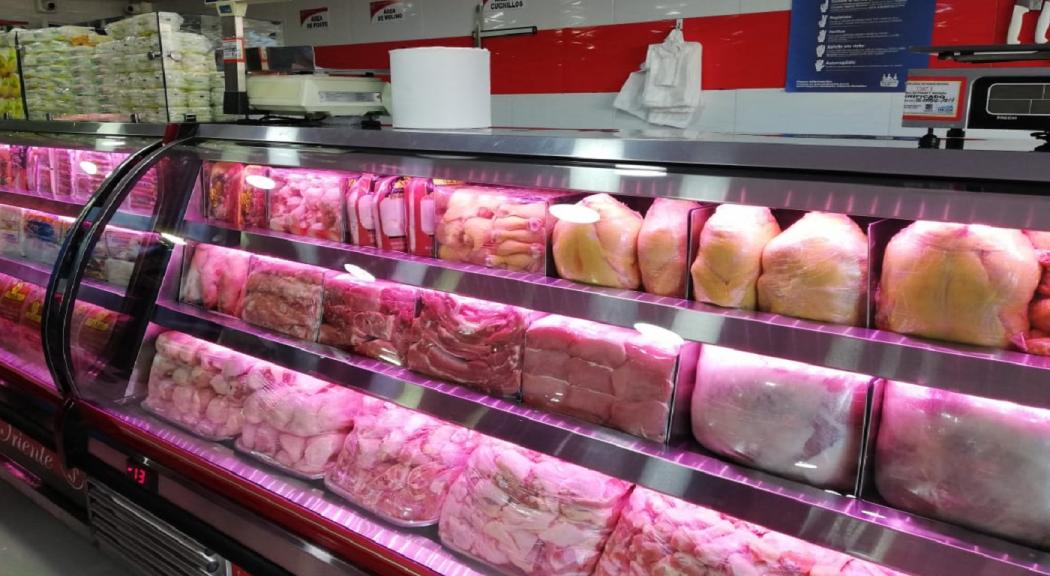Sello permitirá identificar los establecimientos de carne que cumplen con las normas La Secretaría de Salud de Bogotá reconoció, por cumplir con las normas sanitarias, a más de 5.500 establecimientos comerciales dedicados al almacenamiento y expendio de carne y productos cárnicos comestibles.