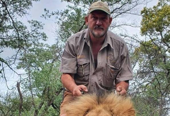 Cazador de animales salvajes fue asesinado de un disparo en la cabeza El cazador solía compartir en sus redes sociales fotografías con animales silvestres asesinados por él.