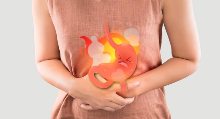 La gastritis es un dolor que 'quema'  La gastritis es la inflamación aguda o crónica de la mucosa que recubre las paredes del estómago. Puede estar producida por diversos agentes, como la ingesta de ciertos medicamentos o la infección por la bacteria Helicobacter pylori.