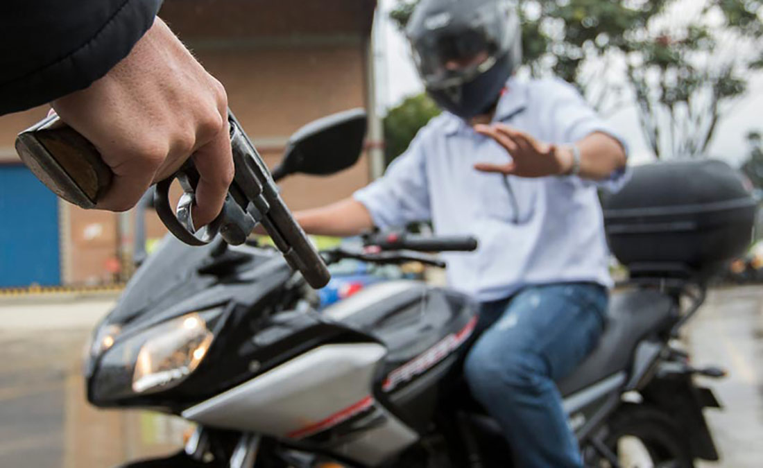 Se reporta importante reducción en hurto de vehículos y motos en Bogotá La Secretaría de Seguridad informó que durante lo corrido de junio del 2022 el hurto en carros ha disminuido un 19% y el de motos un 11% en Bogotá, esto comparado con el mismo mes del año anterior.