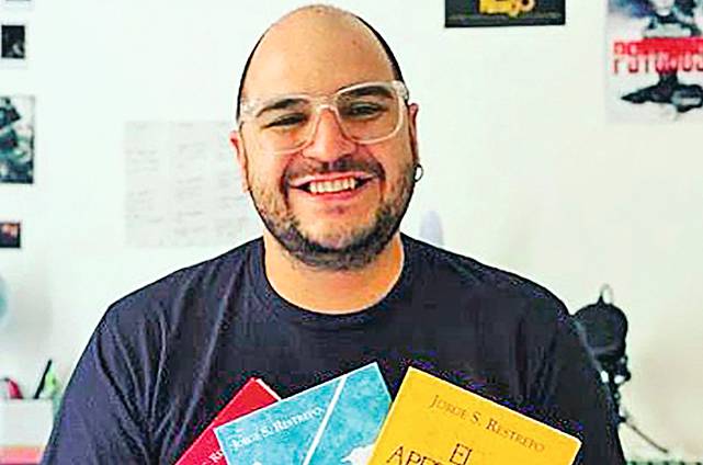 Jorge, el colombiano que triunfa con sus libros en París Siendo las 6:00 de la tarde en París y las 11:00 de la mañana en Colombia, Jorge Salgar Restrepo, nos contó con emoción que a sus 13 años escribió su primer cuento. 
