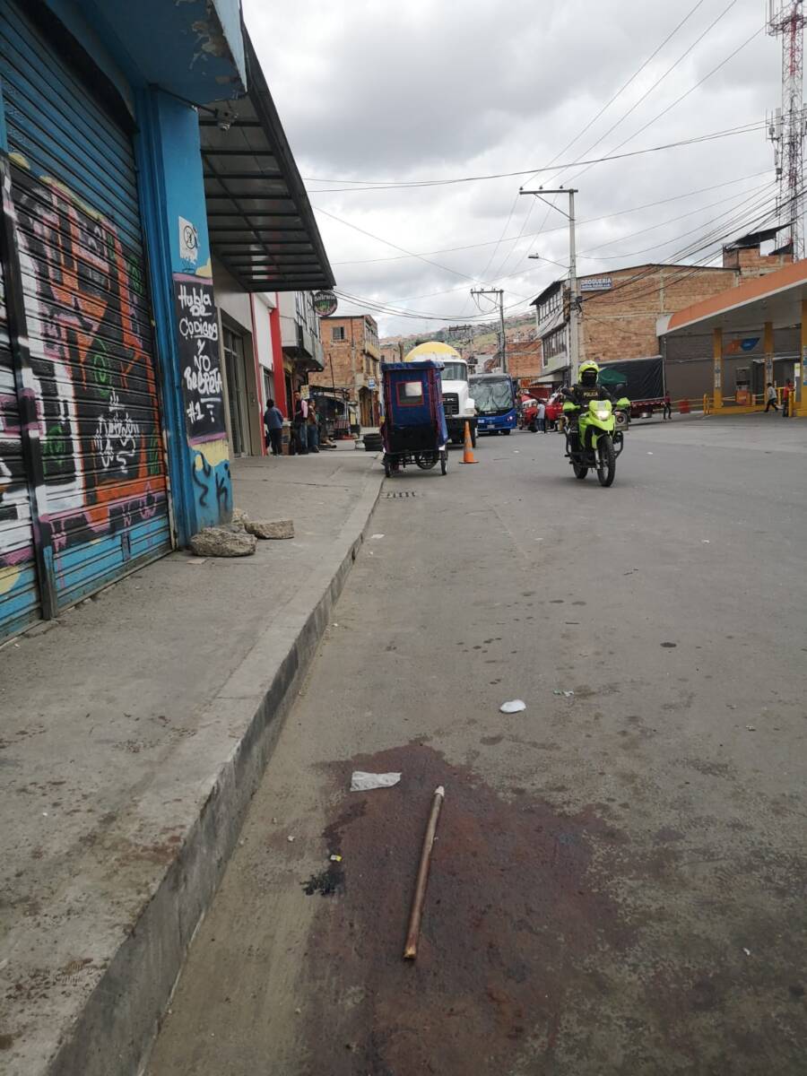 Mujer asesinada con arma de fuego en La Estancia En horas de la madrugada de ayer, en el barrio La Estancia de Ciudad Bolívar, se presentó el homicidio de una mujer de 36 años que se encontraba departiendo con unos familiares.