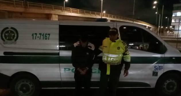 Pasajero resultó herido en atraco dentro de TM En un violento atraco en la estación de TransMilenio, Ricaurte, un pasajero resultó herido en horas de la noche del lunes.