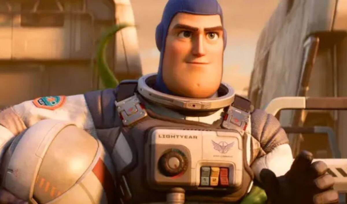Ya se estrenó en Colombia la película animada de Buzz Lightyear Ya llegó a las salas de cine la película de Buzz Lightyear que cuenta la historia de este hombre espacial de “Toy Story”.