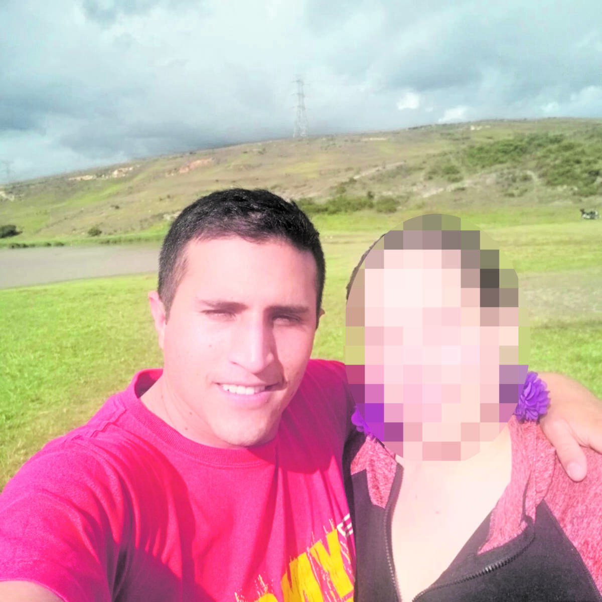 Policía ebrio mató a su compañero en Fontibón Cuando el policía Germán Andrés Moreno Solano se dirigía a su casa este martes después de terminar su turno de servicio, se vio envuelto en un aparatoso accidente de tránsito que terminó arrebatándole la vida.