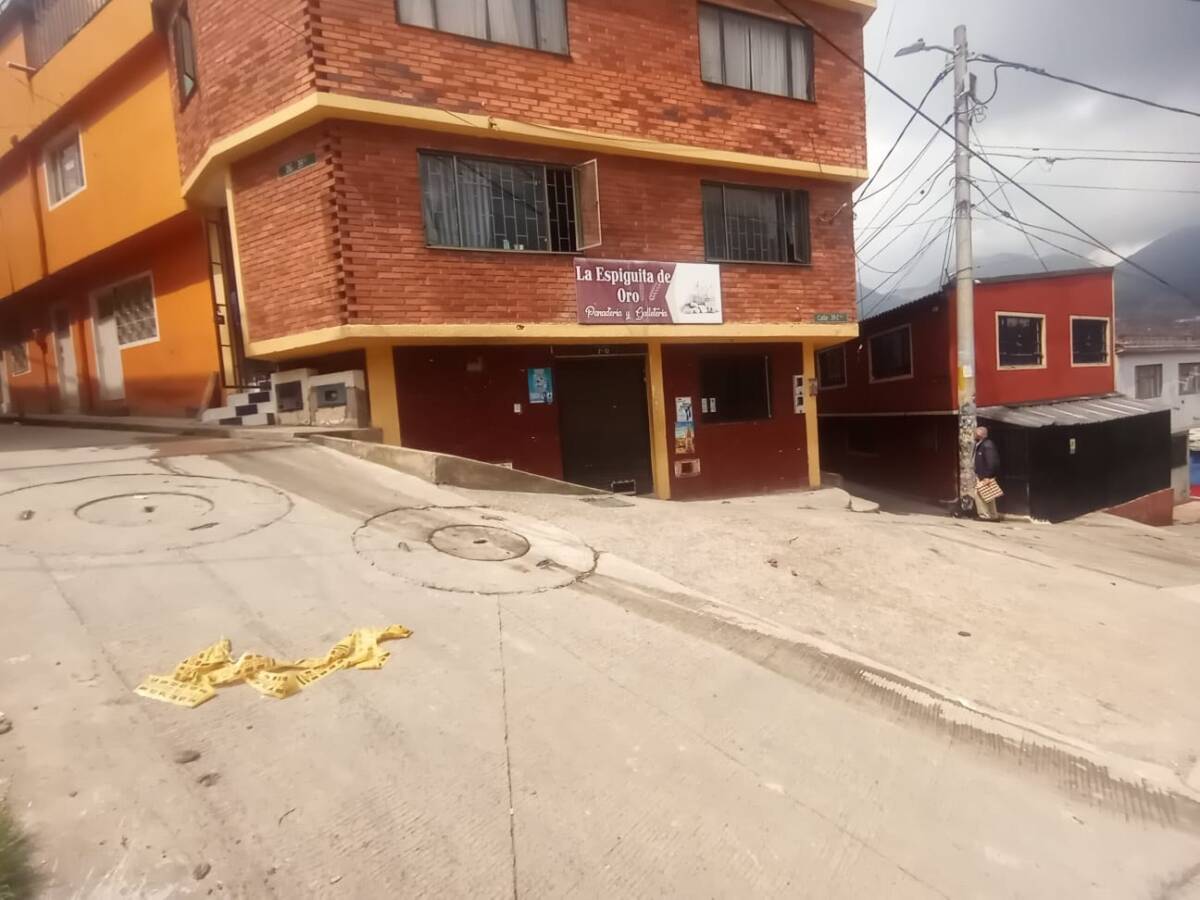 Homicidio a puñal en Guacamayas En una de las zonas altas del barrio Guacamayas, en San Cristóbal, la noche del domingo ocurrió un homicidio del que todavía no se reponen los vecinos del sector.