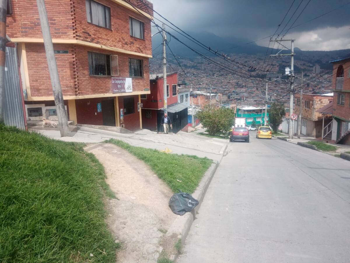 Homicidio a puñal en Guacamayas En una de las zonas altas del barrio Guacamayas, en San Cristóbal, la noche del domingo ocurrió un homicidio del que todavía no se reponen los vecinos del sector.