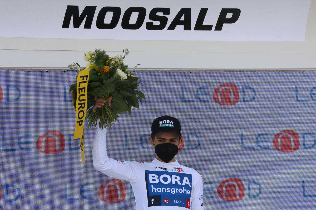 Sergio Higuita se proclamó nuevo líder en la Vuelta a Suiza El colombiano Sergio Higuita se proclamó líder de la séptima y penúltima etapa de la Vuelta a Suiza.