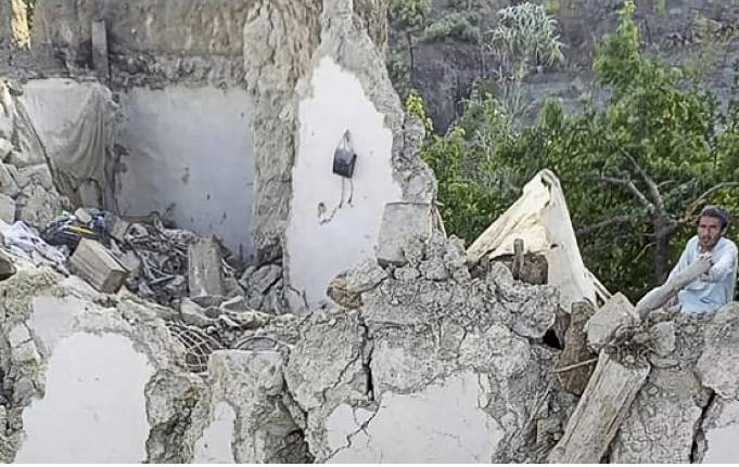 Tragedia: Más de 920 muertos y 600 heridos por terremoto en Afganistán Las autoridades afganas confirmaron que al menos 920 murieron y más de 600 resultaron heridas tras el terremoto que se registró en la madrugada de este miércoles 22 de junio. En el momento, continúa la búsqueda de sobrevivientes.