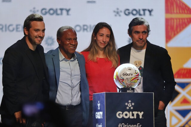 Este es el nuevo balón del Fútbol Profesional Colombiano Este miércoles se presentó en Bogotá el nuevo balón con el que se disputará el fútbol profesional en Colombia, el cual hace un homenaje a la esencial del pueblo colombiano, sus raíces y los paisajes que engalanan el país.