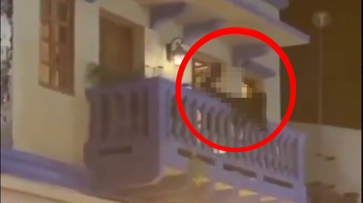 En video: Captan a una pareja haciendo el "delicioso" en un balcón en Cartagena A través de redes sociales, se conoció un video en el que se observa a una pareja teniendo relaciones sexuales en el balcón de un segundo piso en pleno Centro Histórico de Cartagena.
