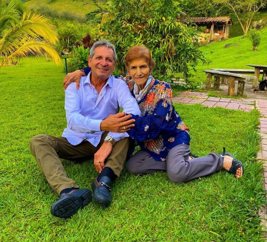 "Se levantó feliz": Esposa de Darío Gómez reveló cómo fueron sus últimas horas La muerte del cantante Darío Gómez tiene de luto a todos los colombianos, pues falleció de manera inesperada este 26 de julio sobre las 7:31 de la noche en Medellín.