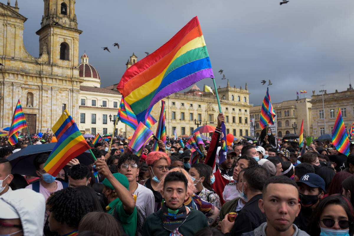 En Bogotá este domingo se realizará la marcha del orgullo LGBTI Este domingo 3 de julio la ciudadanía de Bogotá se vestirá de diversidad para la tradicional marcha del orgullo LGBTI, la cual iniciará en el Parque Nacional y finalizará en la Plaza de Bolívar.