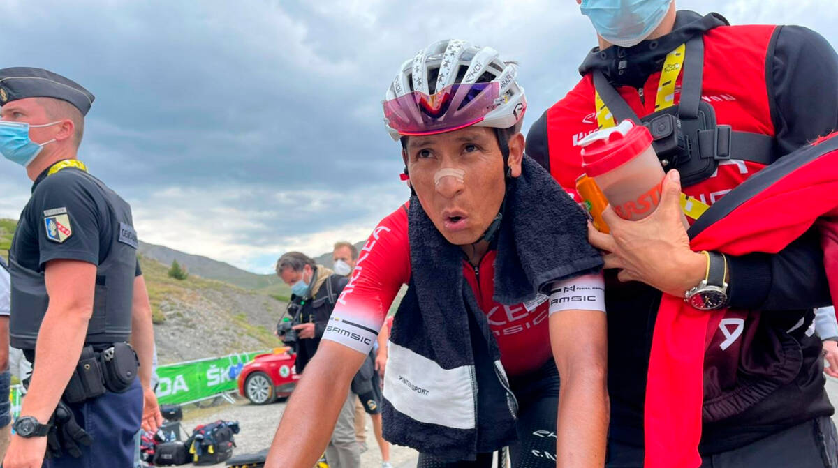 Nairo se baja de la Vuelta a España para defenderse El colombiano Nairo Quintana (Arkéa Samsic), descalificado el miércoles del pasado Tour de Francia por infracción médica, anunció este jueves que no participará en la Vuelta a España, que arranca el viernes, explicando que no tiene "la cabeza ni el cuerpo para la competición".