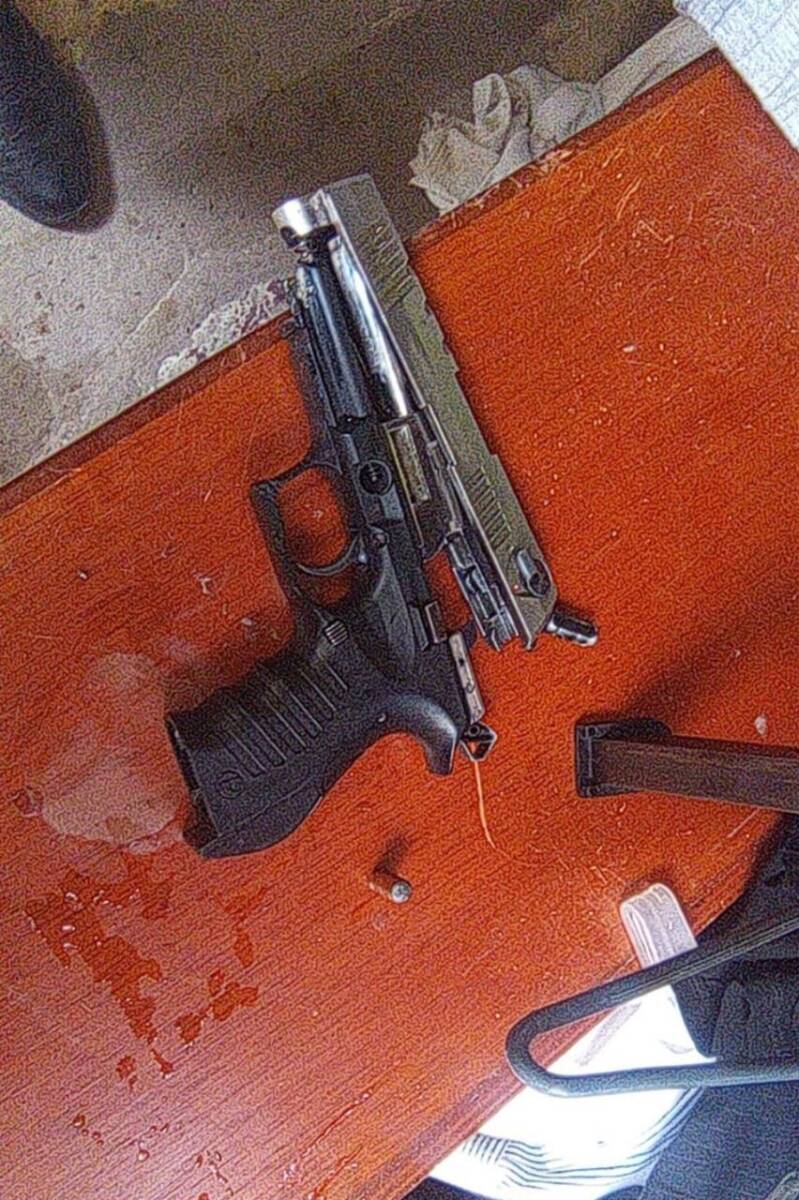 Encuentran tres armas de fuego en intervención en 'Tres Calaveras' En las últimas horas la Metropolitana de Bogotá informó que se realizó una intervención en el sector conocido como Tres Calaveras de la localidad de Usaquén, donde se encontraron armas de largo alcance.