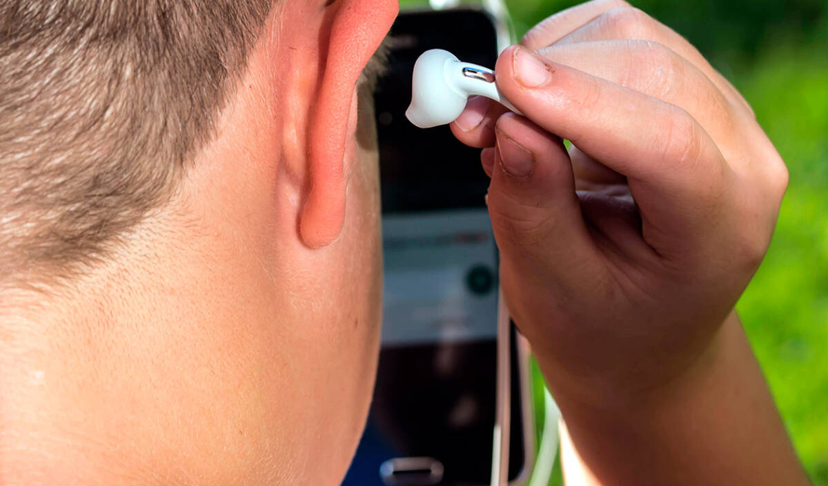 Tips para escoger los auriculares adecuados Los auriculares se han convertido en un accesorio indispensable para uso cotidiano acompañándonos mientras hacemos deporte, en una videollamada, en videojuegos o ‘maratoneando’ series.