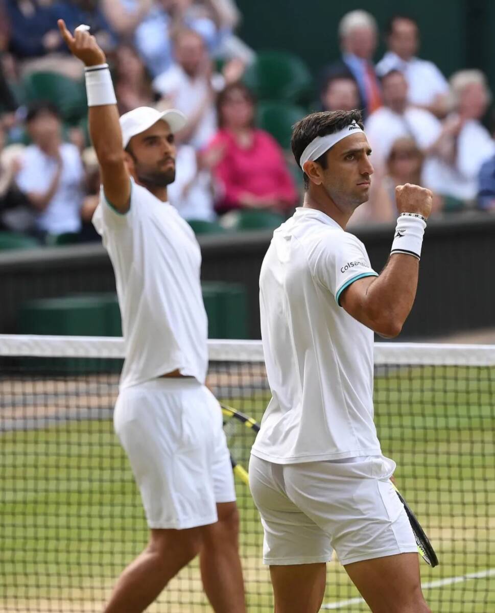 Cabal y Farak pasaron a semifinales de Wimbledon La pareja de dobles formada por los colombianos Juan Sebastián Cabal y Robert Farah se metió el martes en semifinales de Wimbledon al imponerse por 6-3, 6-3, 6-7 (3/7) y 1-1 a los estadounidenses Denis Kudla y Jack Sock que se retiraron en el quinto set.