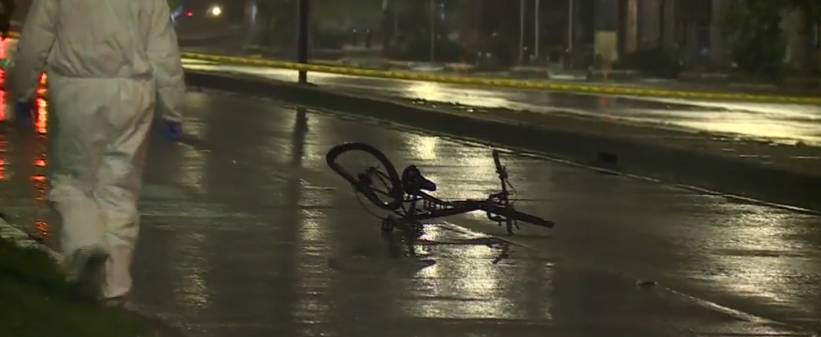 Accidentes viales en Bogotá: ciclista y peatón perdieron la vida El primer caso se presentó en la avenida NQS, a la altura de calle 30 sur, en el sector de Villa Mayor, donde un ciclista fue embestido por un auto particular, que luego del accidente se dio ala fuga.