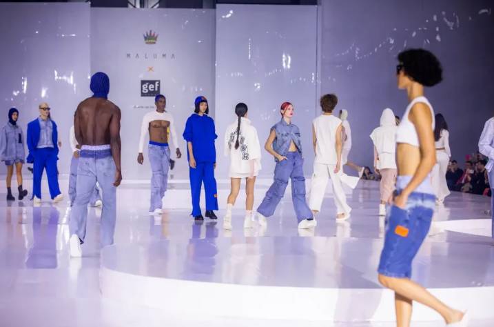 Maluma envió mensaje de inclusión y libertad con su colección de ropa Maluma llevó toda su energía creativa al mundo de la moda para enviar un mensaje de inclusión y libertad con una colección para la marca de ropa GEF.