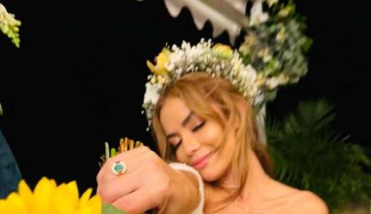 ¡Dijo que sí! Elianis Garrido se casó en la playa La presentadora Elianis Garrido, con una serie de imágenes en su cuenta de Instagram, sorprendió a sus seguidores mostrando que este sábado se casó.
