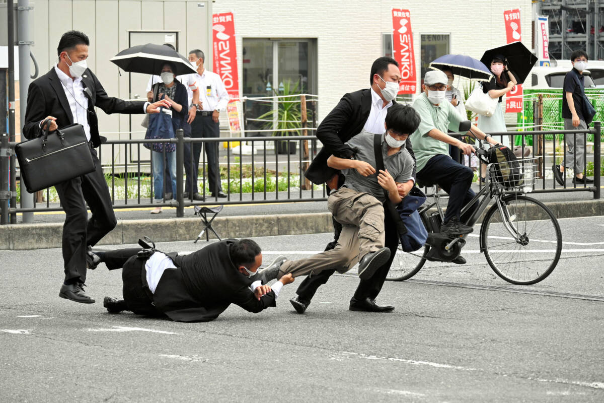 Video: El momento del crimen del ex primer ministro de Japón El ataque contra el exprimer ministro de Japón, Shinzo Abe, tuvo lugar en un mitin para las elecciones senatoriales del domingo.