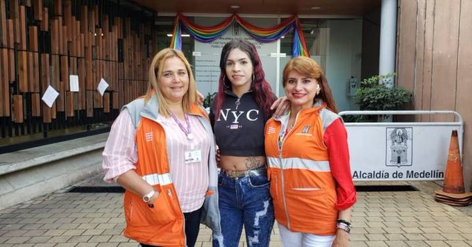 Dramático relato de mujer trans a la que le destrozaron su zona íntima Una mujer trans que fue atacada en el barrio Prado, en el centro de Medellín, habló en una entrevista para Caracol Radio sobre los terribles momentos que sufrió.