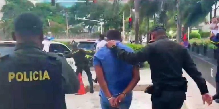 "Se le acabó la guachafita" atraparon a ladrón de calzoncillos La captura del hombre acusado de robar cerca de 42 calzoncillos se dio a conocer este viernes en la mañana, por parte de la policía de Antioquia.