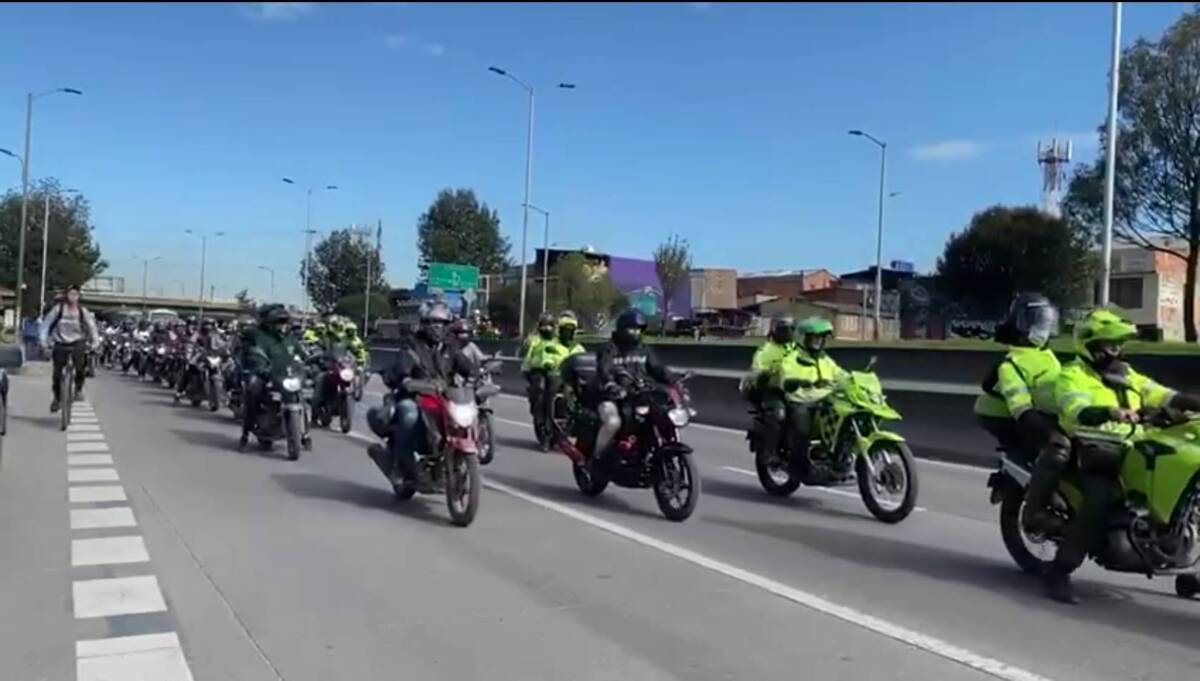 Así avanzan las manifestaciones de los motociclistas en Bogotá En horas de la mañana de este jueves los motociclistas empezaron las movilizaciones para protestar por la restricción del parrillero en moto que se extenderá hasta el 31 de diciembre de este año.