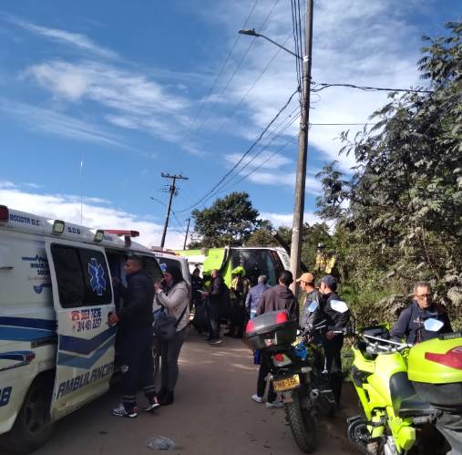 Volcamiento de ruta escolar en Ciudad Bolívar deja 33 heridos En la mañana de este lunes se presentó un grave accidente en la localidad de Ciudad Bolívar. Una ruta escolar se volcó en medio de la vía.