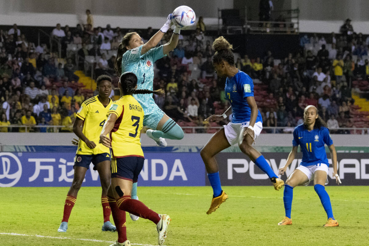Colombia cayó con Brasil y se despidió del Mundial Femenino Sub 20 Con honor, la Selección Colombia Femenina le puso fin a su participación en el Mundial Femenino Sub 20, en Costa Rica. En un luchado encuentro frente a la poderosa Brasil, el equipo dirigido por Carlos Paniagua cayó este sábado 1-0 y quedó eliminado en los cuartos de final.