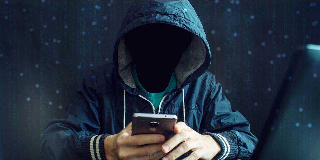 17 Apps estarían robando datos de celulares Tenga mucho cuidado la próxima vez que vaya a realizar la descarga de una aplicación para su celular, porque en los últimos días se revelaron los nombres de varias Apps que estarían poniendo en riesgo su información personal y bancaria.