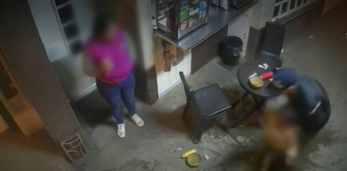 Autoridades buscan a hombre que golpeó a niña en Tunja Con cámaras de seguridad las autoridades buscan al sujeto que golpeó a una niña en tienda de Tunja.