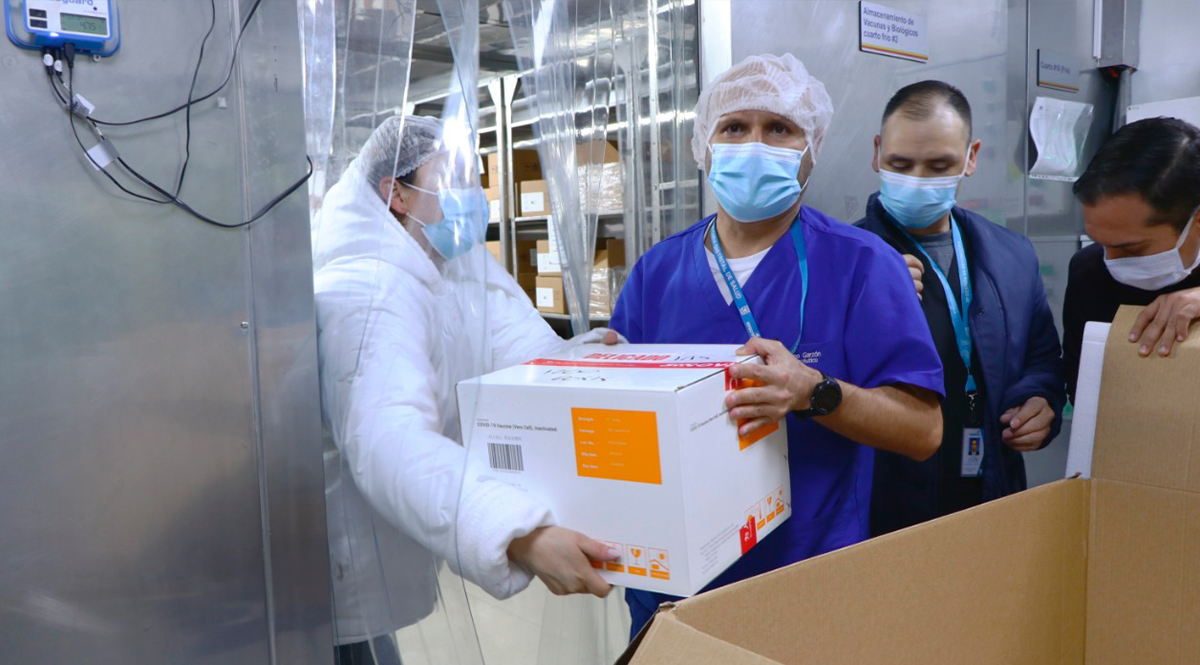 Colombia comprará 5.600 vacunas contra la viruela del mono En medio de una rueda prensa que se ofreció este martes, la nueva ministra de Salud y Protección Social, Carolina Corcho, anunció que Colombia realizará la compra de 5.600 vacunas para combatir la viruela de mono.