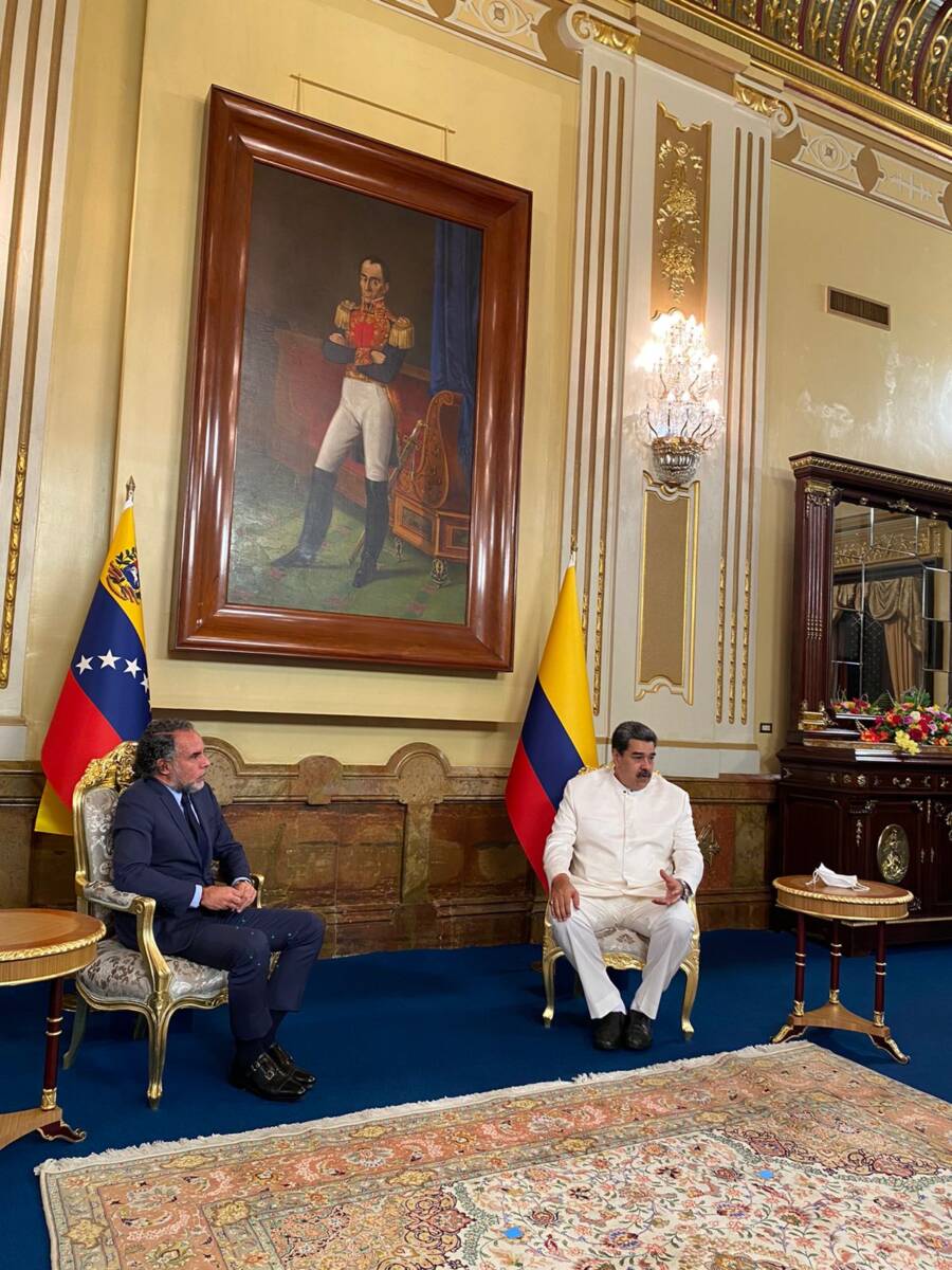 Embajador Armando Benedetti se reunió con el presidente Nicolás Maduro El nuevo embajador de Colombia en Venezuela, Armando Benedetti, ser reunió en horas de la tarde con el presidente Nicolás Maduro, para presentar las cartas credenciales y asumir su cargo en el país vecino.