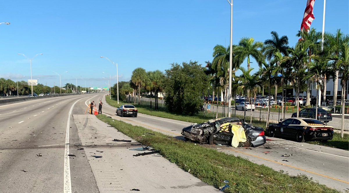 Fatal accidente en Estados Unidos cobró la vida de dos colombianos El trágico accidente ocurrió Palmetto Expressway, Florida, cuando un carro invadió el carril contrario e impactó contra el auto donde viajaban cuatro mujeres y un hombre, dos de ellos colombianos.