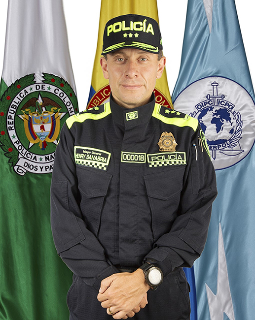 El presidente Gustavo Petro anunció el nuevo Director de la Policía Nacional El nuevo Director General de la Policía Nacional es el Mayor General, Henry Sanabria Cely, quien anteriormente se había desempeñado como Jefe de Administración de Recursos de la Policía Nacional.