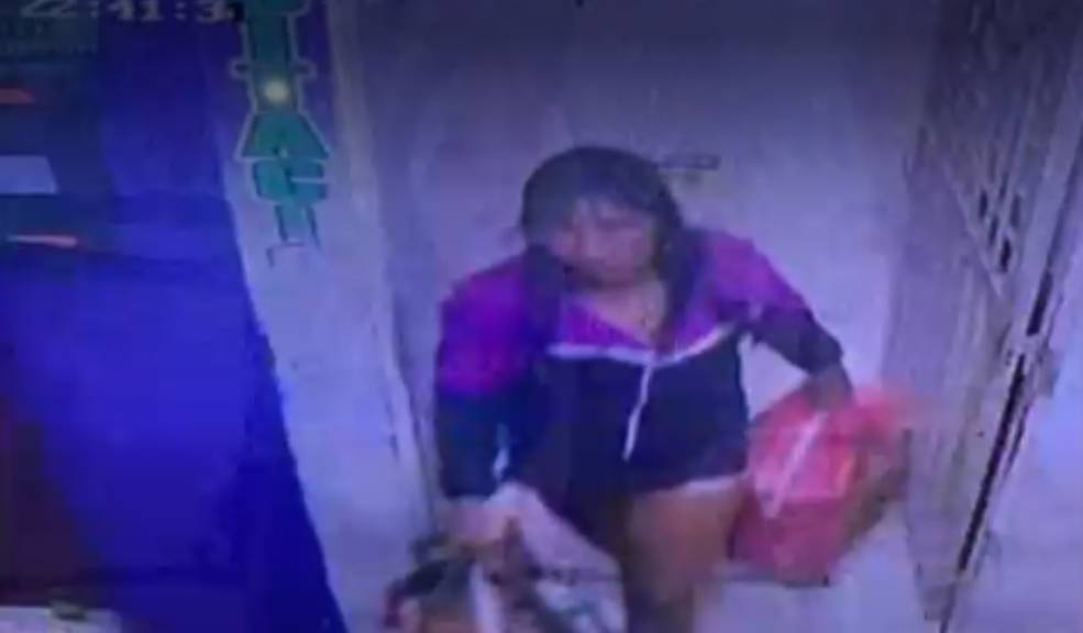 Mujer es buscada por robar un bebé en Cúcuta Una mujer dejó a su bebé al cuidado de una amiga, pero cuando regresó por su hijo se dio cuenta de que se lo había robado. El hecho ocurrió en una residencia del centro de Cúcuta, Norte de Santander.