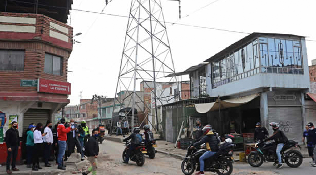 Proyecto energético tiene en peligro a una comunidad en Soacha Los ciudadanos de la vereda Cascajal, ubicada en el vecino municipio de Soacha, se encuentran en una disputa contra la empresa Transmisora Colombiana de Energía, que quiere instalar seis torres energéticas que pasarán por cuatro departamentos, uno de ellos es Cundinamarca.