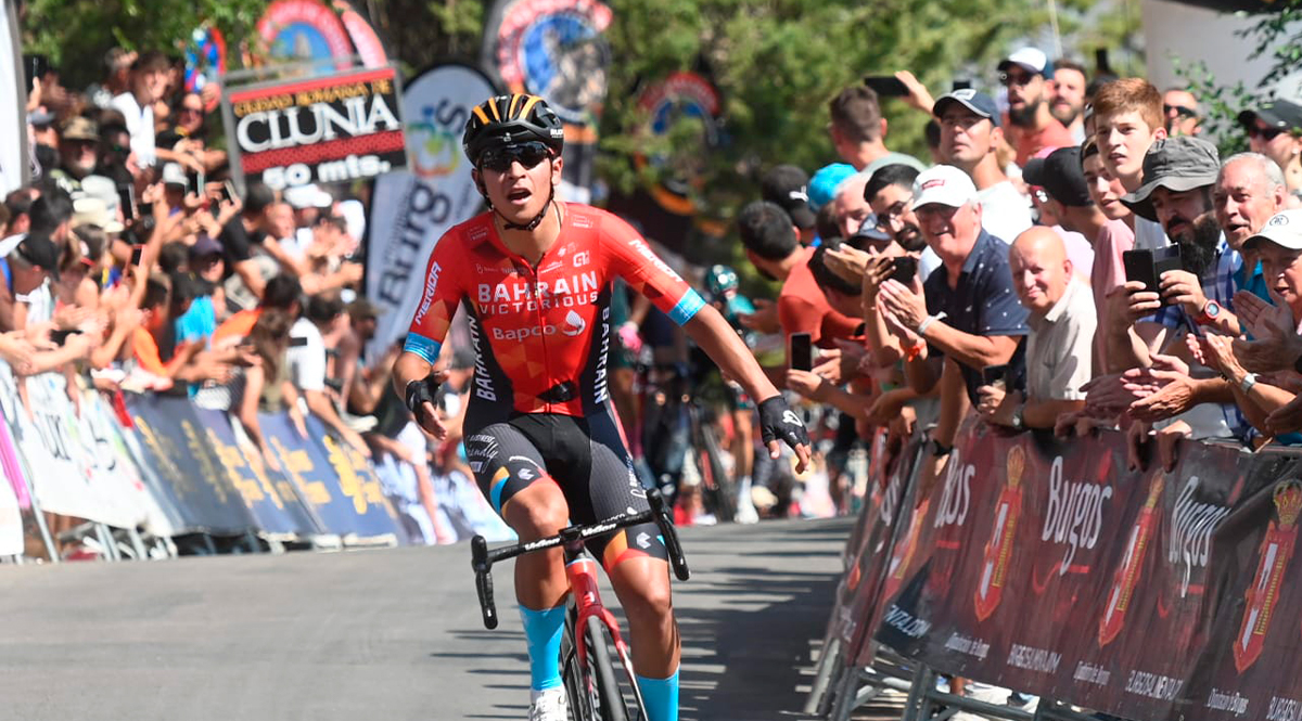 ¡Tremendo! Santiago Buitrago se impuso como líder de la Vuelta a Burgos Con un tiempo de 3 horas, 43 minutos y 31 segundos, Santiago Buitrago se posicionó como líder de la 44 edición de la Vuelta a Burgos. El bogotano se impuso en la primera etapa.