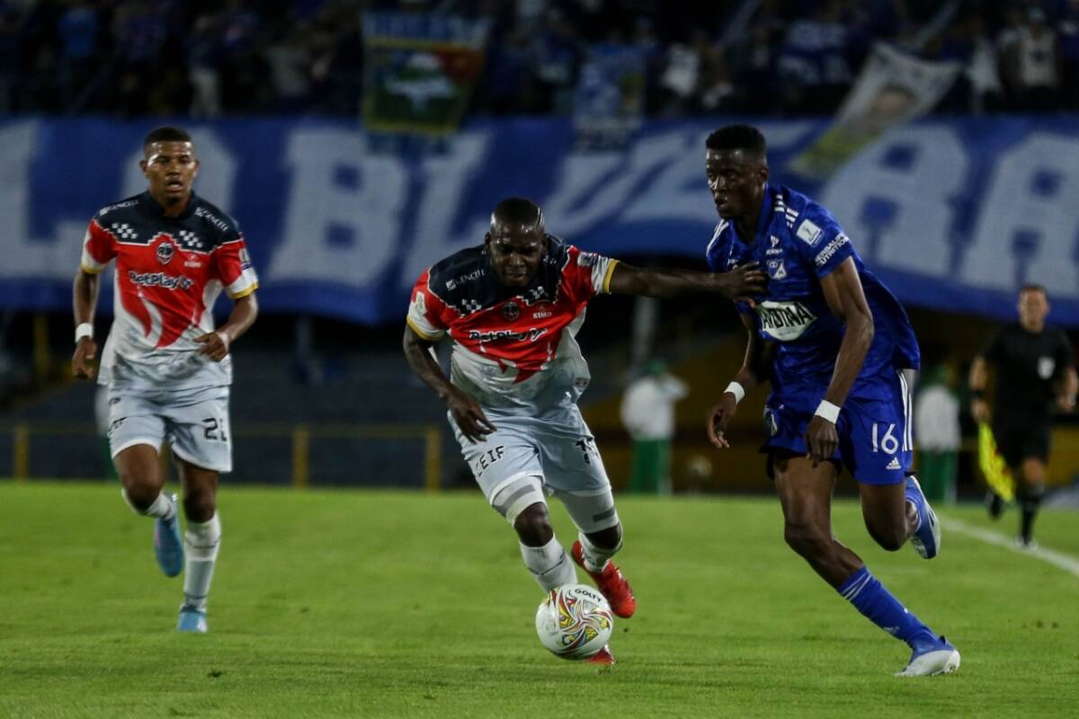 Millonarios clasificó a las semifinales de la copa Betplay Millonarios enfrentó este miércoles 17 de agosto a Fortaleza en el estadio El Campín. Allí se disputó un reñido partido que finalizó con un 3-2 a favor de los azules.