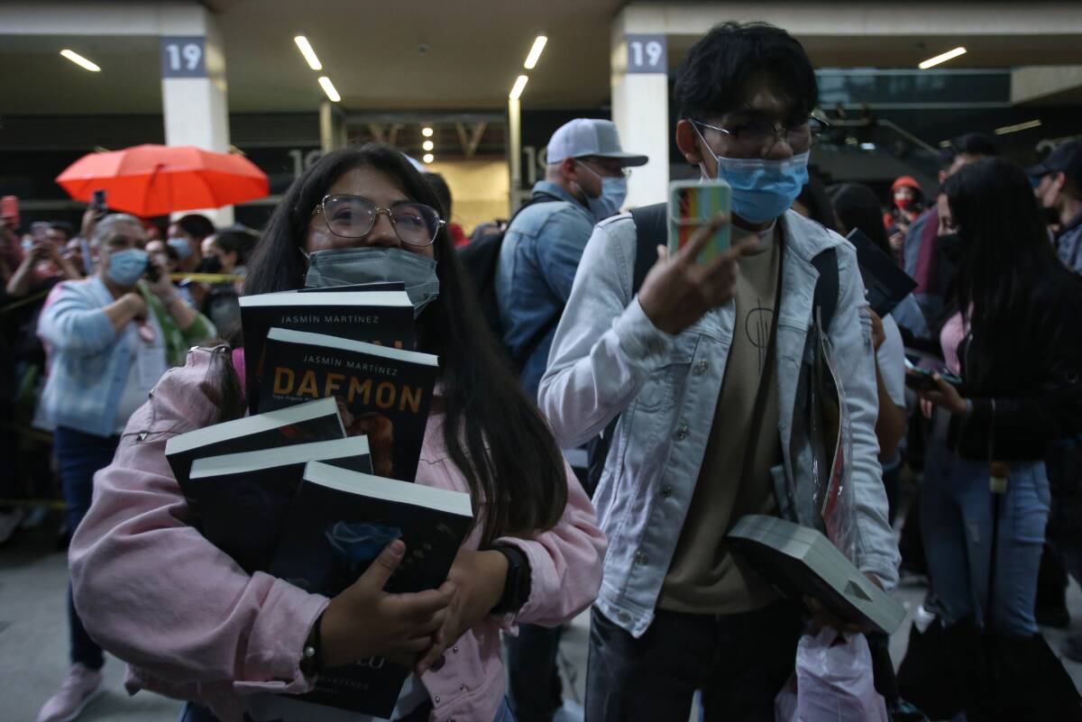 Ya empezó la Feria Popular del Libro en Bogotá Una de las más importantes ferias en Bogotá regresa de manera presencial para que los ciudadanos y turistas, puedan adquirir diferentes libros tanto usados como nuevos a excelentes precios.