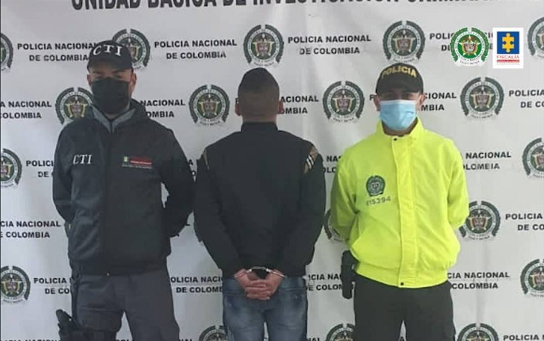 A la cárcel presunto homicida de un reincorporado en Bogotá En las últimas horas, se conoció la captura de Bayron Leandro Espitia Bocanegra, presunto responsable de asesinar a un hombre en la capital.