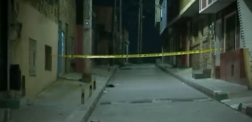Asesinan a dos hombres en plena vía pública en el sur de la ciudad En la madrugada de este martes se presentaron dos homicidios en el sur de la ciudad de Bogotá. Dos personas fallecieron luego de ser atacadas con armas de fuego.