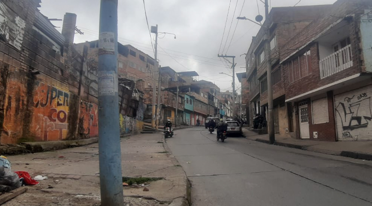 Bala a Luis Miguel en Las Lomas de Rafael Uribe En la noche del lunes se presentó un hecho violento en el barrio Las Lomas de la localidad de Rafael Uribe, cuando un joven fue asesinado por arma de fuego.