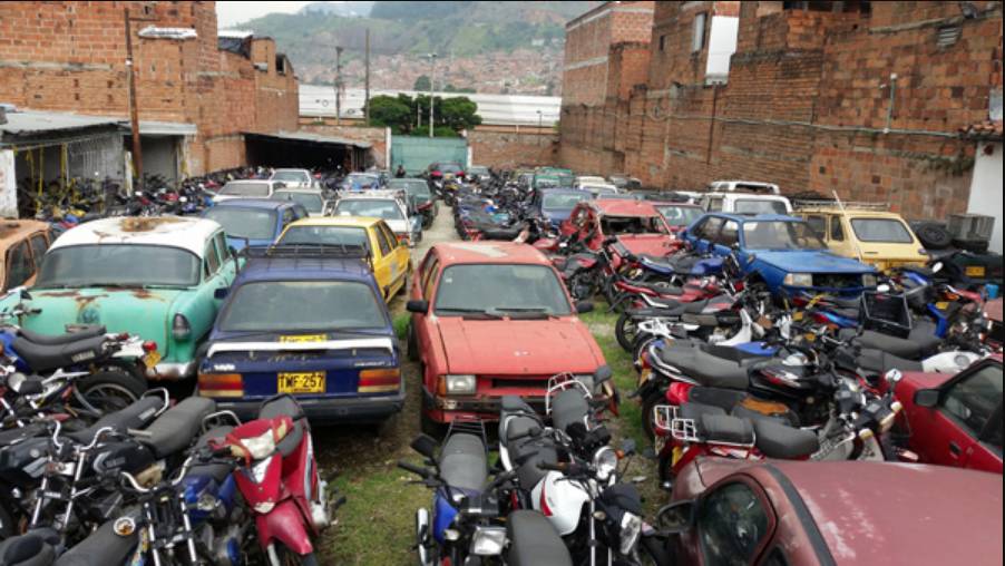 Secretaría de Movilidad hará subasta de vehículos abandonados en patios Como contribución al medio ambiente, la Secretaría de Movilidad anunció que hará una nueva subasta de vehículos declarados en abandono en los patios de Bogotá.