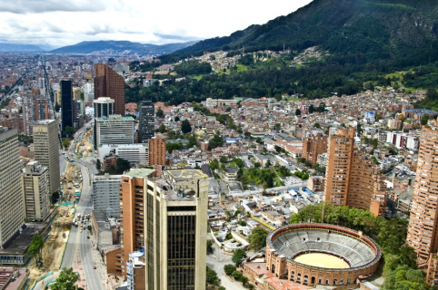 Calidad del aire en Bogotá se ha visto afectada por incendios del Brasil La Red de Monitoreo de Calidad del Aire de Bogotá registró un incremento en la concentración de material particulado, situación que atribuyó a los incendios forestales que se presentan en Brasil.