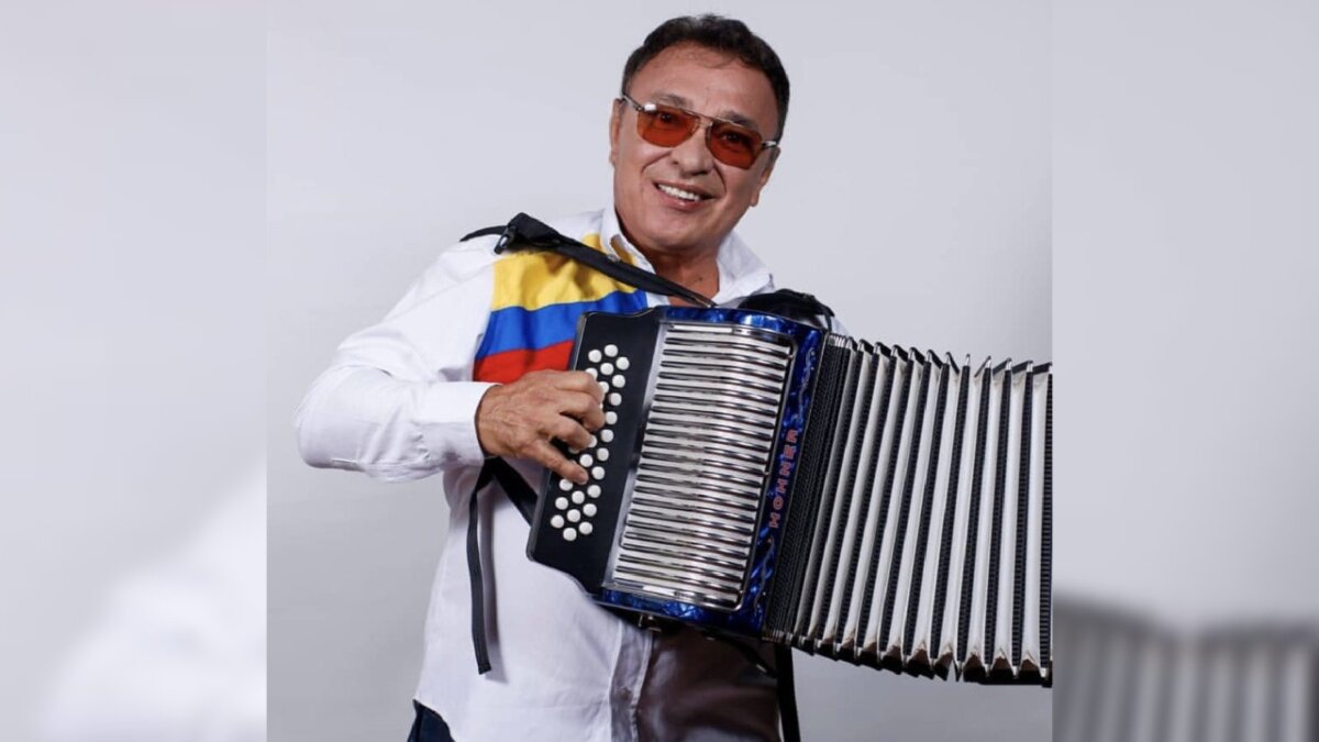 Falleció Ramiro Colmenares, el acordeonero de Los Embajadores Vallenatos En la mañana de este sábado se conoció que fue hallado muerto el acordeonero santandereano Ramiro Colmenares, en un hotel de Paraguay donde estaba realizando una gira.